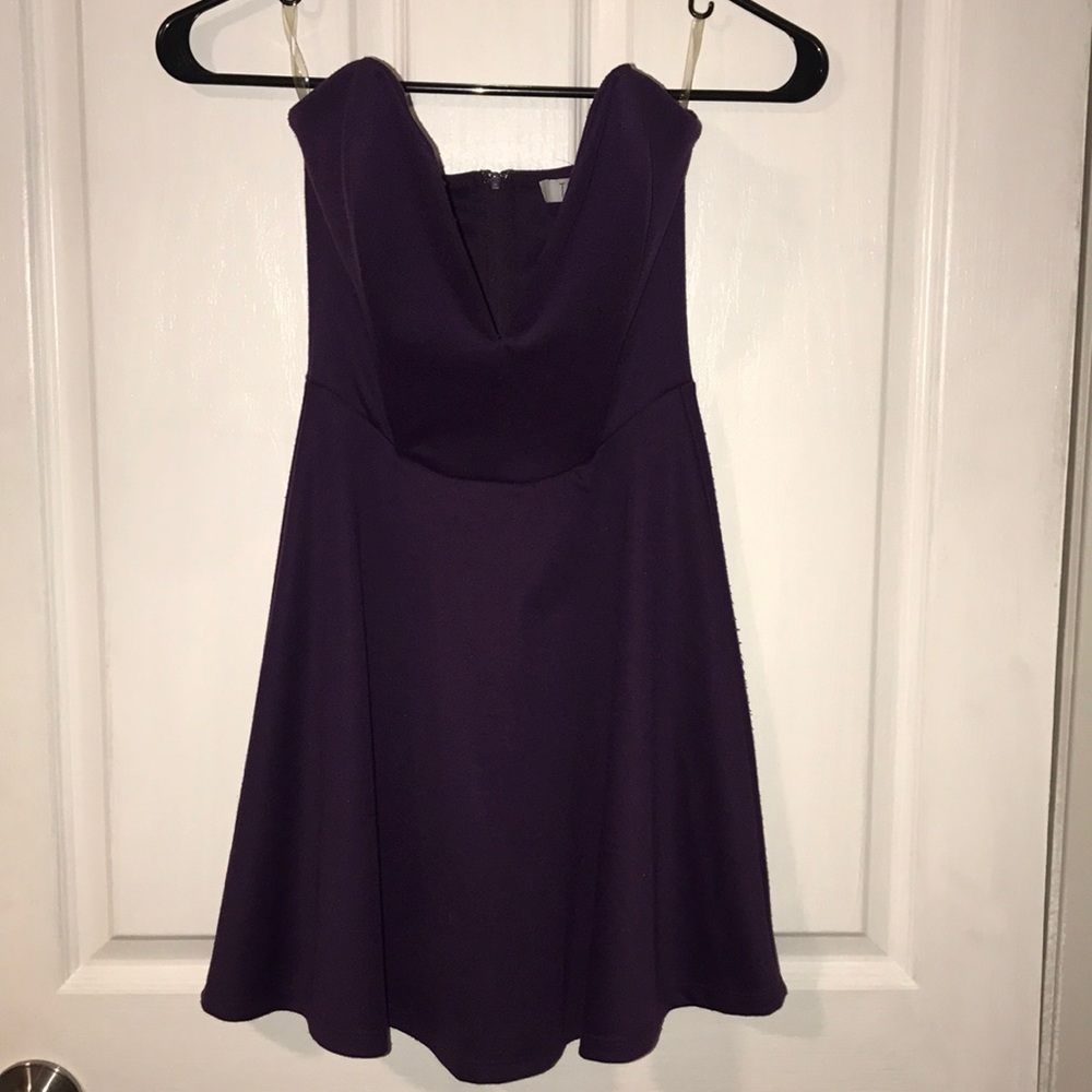 Deep V strapless dress in purple